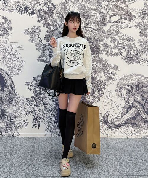 NICK&NICOLE（ニックアンドニコール）の「VOLUME NICOLE ROSE SWEATSHIRT_MELANGE BLACK（スウェット・レディース・その他・FREE）」の2枚目の写真