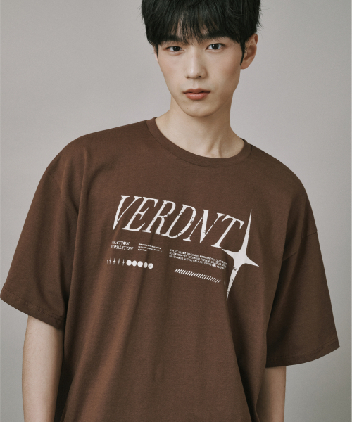 Verdnt（バーダント）の「バーデントフラッシュロゴ半袖Tシャツ[チョコブラウン]（Tシャツ/カットソー・レディース・ライトブラウン・SMALL/MEDIUM/LARGE）」の8枚目の写真