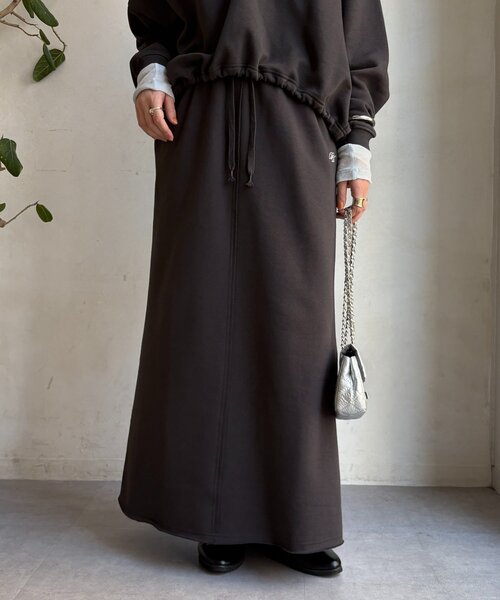 DouDou(ドゥドゥ)の「裏起毛DD刺繍スカート(スカート・レディース・ブラック/アイボリー/チャコールグレー・FREE)」の3枚目の写真