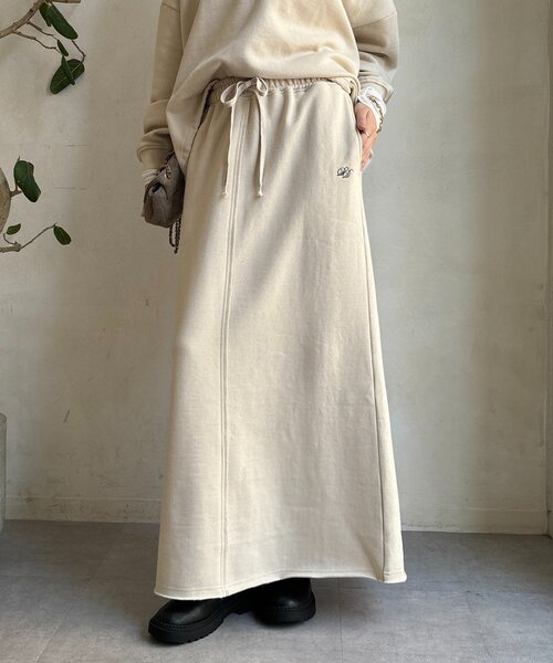 DouDou(ドゥドゥ)の「裏起毛DD刺繍スカート(スカート・レディース・ブラック/アイボリー/チャコールグレー・FREE)」の8枚目の写真