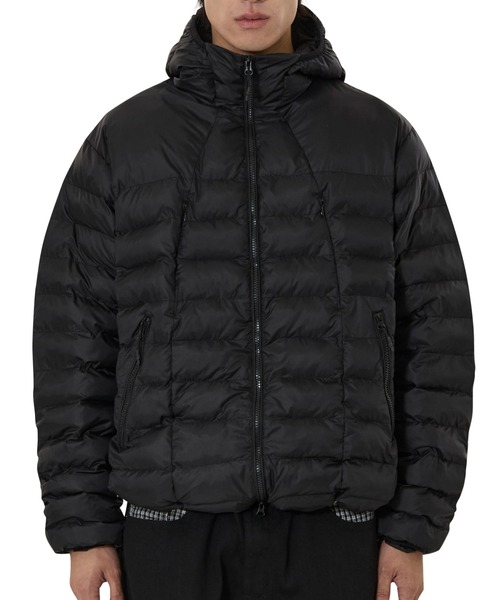 OY(オーワイ)の「『OY/オーワイ』CURVED ZIPPER LIGHTWEIGHT PUFFER JACKET/カーブジップライトウェイトジャケット(ダウンジャケット/コート・レディース・ブラック・L/M)」の2枚目の写真