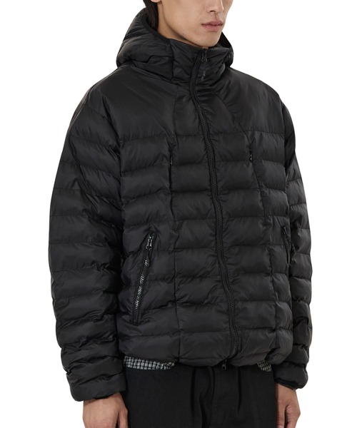 OY(オーワイ)の「『OY/オーワイ』CURVED ZIPPER LIGHTWEIGHT PUFFER JACKET/カーブジップライトウェイトジャケット(ダウンジャケット/コート・レディース・ブラック・L/M)」の3枚目の写真