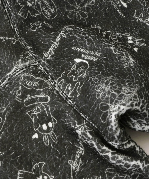 ScoLar Parity（スカラーパリティ）の「353133：落書き調Parityキャラ厚手ボアハイネックブルゾン（ブルゾン・レディース・ブラック/アイボリー・M）」の5枚目の写真