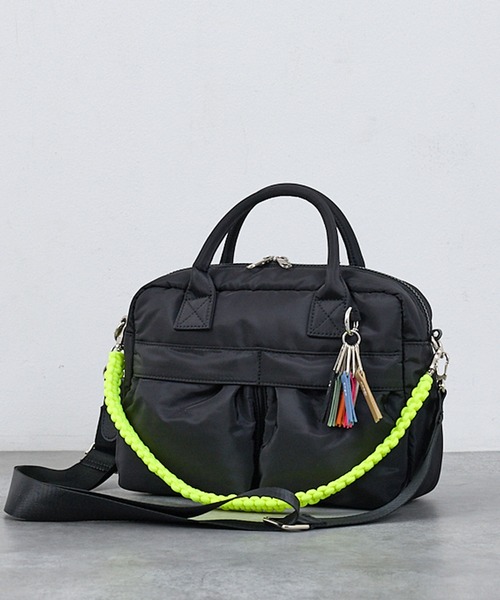 cheek(BAG)(チーク)の「【cheek】w pocket 3way boston カラーコードハンドル 3WAY ナイロン ボストン バッグ(ボストンバッグ・レディース・グレー/ブラック/カーキ/ベージュ・フリー)」の2枚目の写真