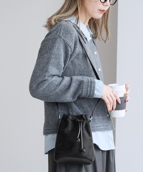 reca（レカ）の「スエードショルダーバッグ（ショルダーバッグ・レディース・ブラック/ブラウン・ONE SIZE）」の5枚目の写真