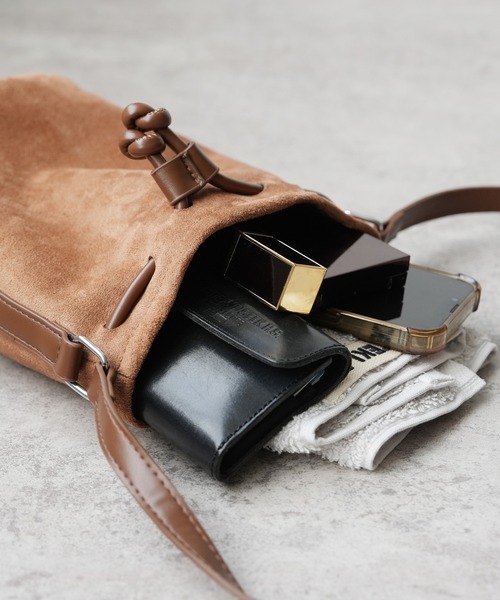 reca（レカ）の「スエードショルダーバッグ（ショルダーバッグ・レディース・ブラック/ブラウン・ONE SIZE）」の15枚目の写真