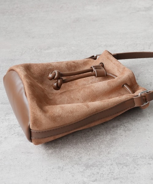 reca（レカ）の「スエードショルダーバッグ（ショルダーバッグ・レディース・ブラック/ブラウン・ONE SIZE）」の19枚目の写真