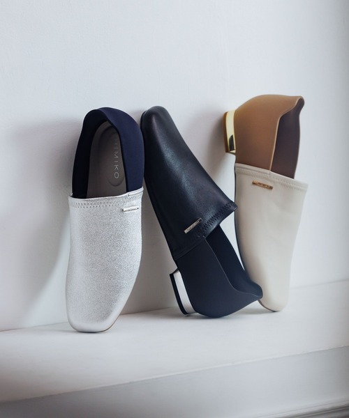 HIMIKO（ヒミコ）の「【HIMIKO】【瞬間フィット】ハンズフリーストレッチレザーパンプス/661118（スリッポン・レディース・ブラック/アイボリー/シルバー・21.5cm/22.0cm/22.5cm/23.0cm/23.5cm/24.0cm/24.5cm/25.0cm/25.5cm/26.0cm/26.5cm）」の4枚目の写真