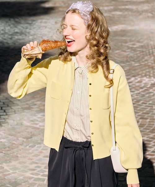 BONLECILL（ボンルシール）の「【マシンウォッシャブル】ゴールド多ボタンちびポケットカーディガン（カーディガン/ボレロ・レディース・イエロー/ブラック×ホワイト/ピンク/レッド/グレー/チャコールグレー/アイボリー・FREE）」の6枚目の写真