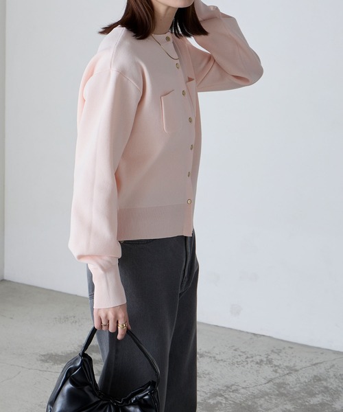 BONLECILL（ボンルシール）の「【マシンウォッシャブル】ゴールド多ボタンちびポケットカーディガン（カーディガン/ボレロ・レディース・イエロー/ブラック×ホワイト/ピンク/レッド/グレー/チャコールグレー/アイボリー・FREE）」の8枚目の写真