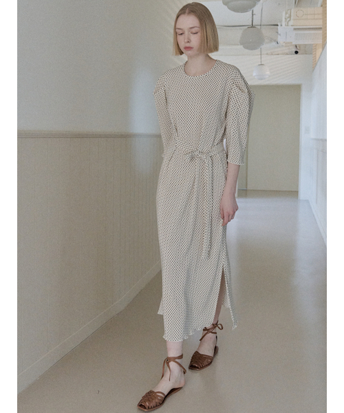 AVANT-G（アバン）の「Dot Pleated Puff Sleeve Dress - Ivory（ワンピース・レディース・その他・FREE）」の3枚目の写真