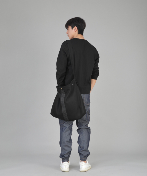 SAINTCREW(セントクルー)の「ボールドラインビッグサイズクロスバッグ LBC-127 ブラックデニムブラック(メッセンジャーバッグ・メンズ・その他・フリー)」の5枚目の写真