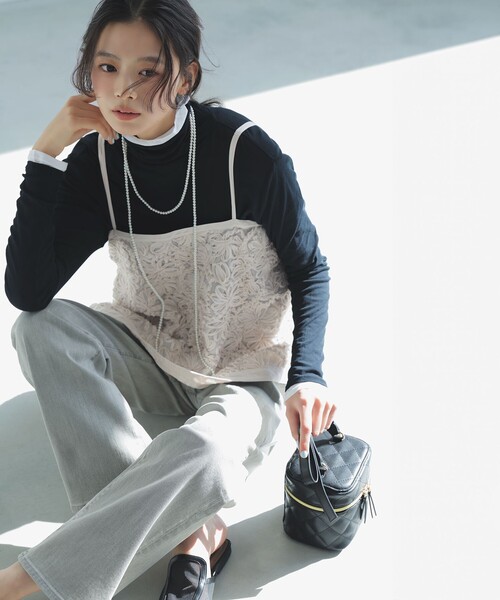 23区(ニジュウサンク)の「シアーフライス レイヤード タートル カットソー(Tシャツ/カットソー・レディース・ブラック系/ホワイト系/ベージュ系・40/38)」の4枚目の写真