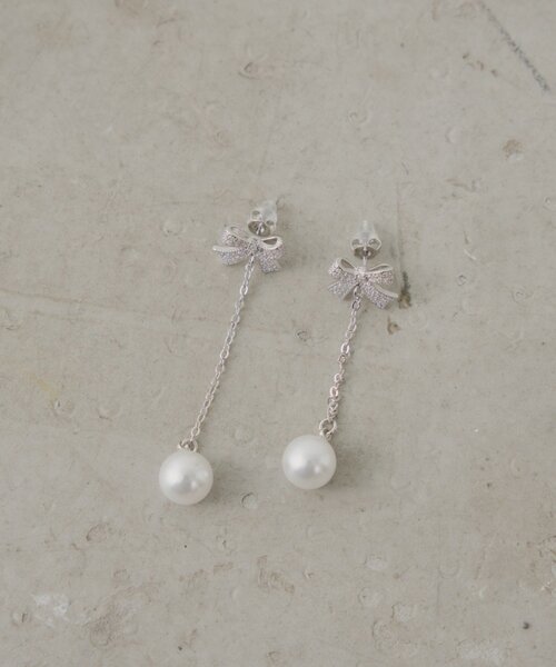 Chico（チコ）の「ドロップパールリボンピアス（ピアス（両耳用）・レディース・ゴールド/シルバー・FREE）」の2枚目の写真