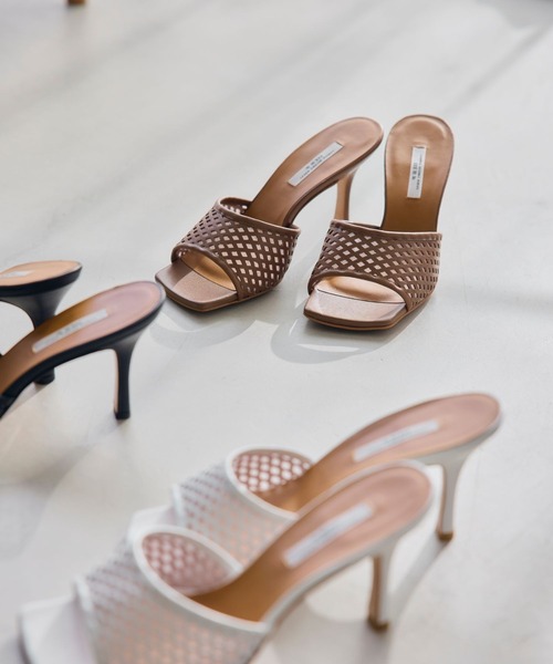 SEVEN TWELVE THIRTY(セヴントゥエルヴサーティー)の「LovelyWalk レザーパンチングミュール(サンダル・レディース・ホワイト/ブラウン/ブラック・22cm/22.5cm/23cm/23.5cm/24cm/24.5cm)」の18枚目の写真