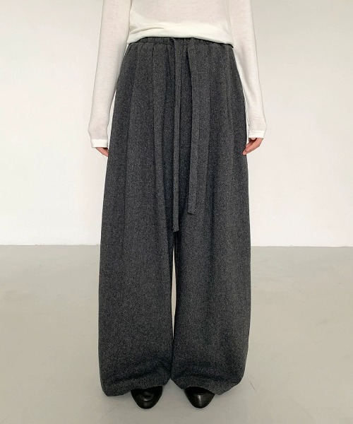 WEGO（ウィゴー）の「WEGO/ゆったりシルエットワイドストレートレッグパンツ（その他パンツ・レディース・ブラック/グレー・LARGE/MEDIUM）」の2枚目の写真