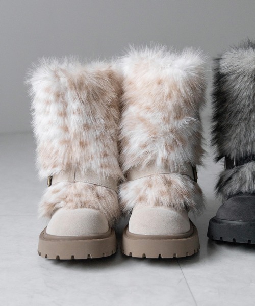 me+em select(ミームセレクト)の「【 2way 】ボリュームフェイクファースタッズベルトブーツ / volume fake fur studded belt boots(ブーツ・レディース・アイボリー/ブラック・38/39/37/40)」の4枚目の写真