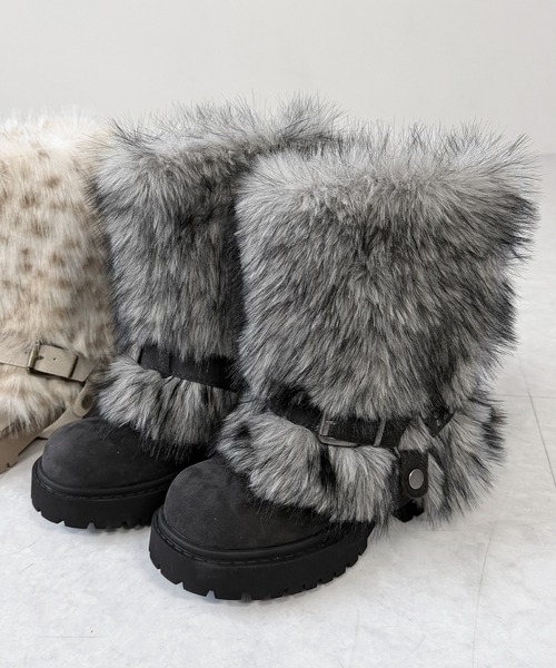 me+em select(ミームセレクト)の「【 2way 】ボリュームフェイクファースタッズベルトブーツ / volume fake fur studded belt boots(ブーツ・レディース・アイボリー/ブラック・38/39/37/40)」の5枚目の写真