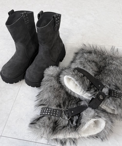 me+em select(ミームセレクト)の「【 2way 】ボリュームフェイクファースタッズベルトブーツ / volume fake fur studded belt boots(ブーツ・レディース・アイボリー/ブラック・38/39/37/40)」の7枚目の写真