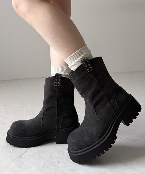 me+em select(ミームセレクト)の「【 2way 】ボリュームフェイクファースタッズベルトブーツ / volume fake fur studded belt boots(ブーツ・レディース・アイボリー/ブラック・38/39/37/40)」の21枚目の写真