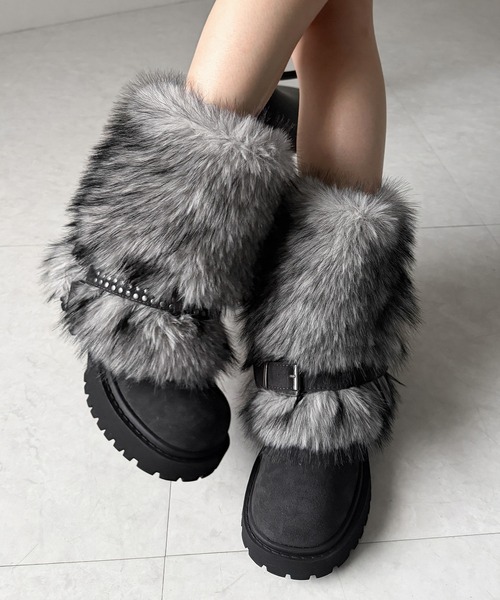 me+em select(ミームセレクト)の「【 2way 】ボリュームフェイクファースタッズベルトブーツ / volume fake fur studded belt boots(ブーツ・レディース・アイボリー/ブラック・38/39/37/40)」の17枚目の写真