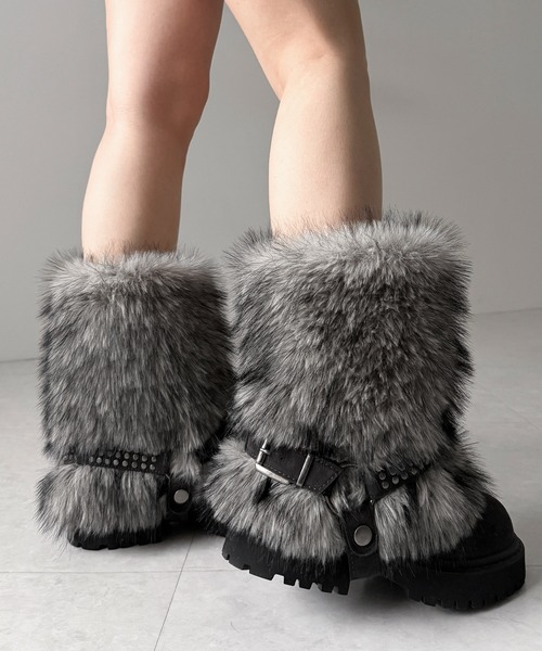 me+em select(ミームセレクト)の「【 2way 】ボリュームフェイクファースタッズベルトブーツ / volume fake fur studded belt boots(ブーツ・レディース・アイボリー/ブラック・38/39/37/40)」の19枚目の写真