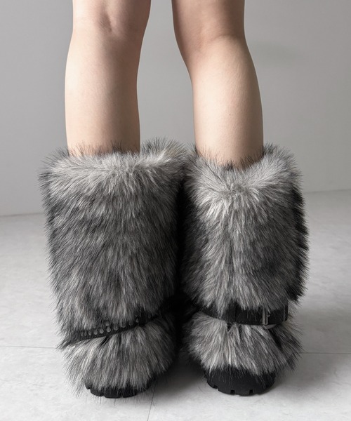 me+em select(ミームセレクト)の「【 2way 】ボリュームフェイクファースタッズベルトブーツ / volume fake fur studded belt boots(ブーツ・レディース・アイボリー/ブラック・38/39/37/40)」の20枚目の写真