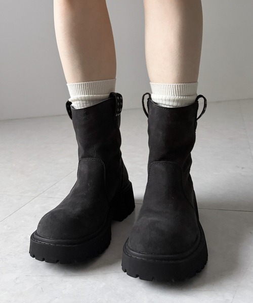 me+em select(ミームセレクト)の「【 2way 】ボリュームフェイクファースタッズベルトブーツ / volume fake fur studded belt boots(ブーツ・レディース・アイボリー/ブラック・38/39/37/40)」の22枚目の写真