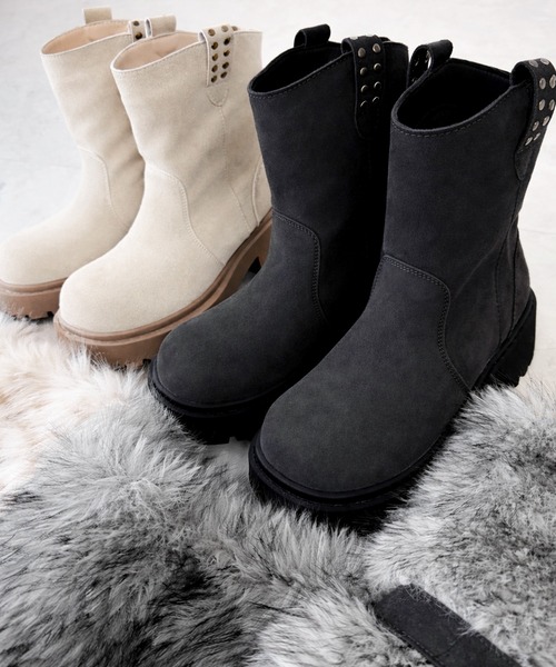 me+em select(ミームセレクト)の「【 2way 】ボリュームフェイクファースタッズベルトブーツ / volume fake fur studded belt boots(ブーツ・レディース・アイボリー/ブラック・38/39/37/40)」の6枚目の写真