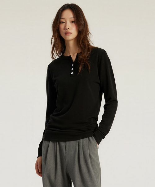 BUTTON SEOUL（ボタンソウル）の「[ウィメンズ] ライオセルソフトストレッチヘンリーネックロングスリーブTシャツ(4 COLORS)（Tシャツ/カットソー・レディース・ブラック/アイボリー/スカイブルー/ライトグレー・SMALL/MEDIUM/LARGE）」の9枚目の写真