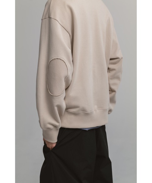 CINOH(チノ)の「HELENE SWEAT ELBOW PATCH DETAIL PULLOVER(スウェット・メンズ・ベージュ/ブラック・46/38)」の13枚目の写真