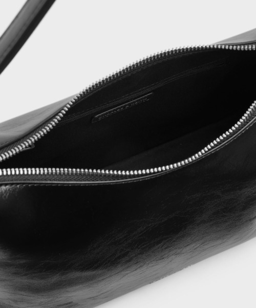 CHARLES & KEITH(チャールズ & キース)の「Atwood アトウッド チェーンホーボーバッグ(ショルダーバッグ・レディース・サンドグレー/スミクロ・L)」の12枚目の写真