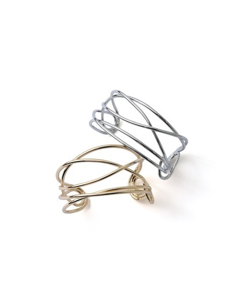 marjour(マージュール)の「CROSS LINE WIRE BANGLE(バングル/リストバンド・レディース・シルバー/ゴールド・FREE)」の5枚目の写真