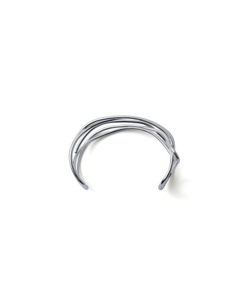 marjour(マージュール)の「CROSS LINE WIRE BANGLE(バングル/リストバンド・レディース・シルバー/ゴールド・FREE)」の4枚目の写真