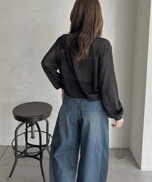 TREOVER(トレオーバー)の「軽やかな透け感が魅力 袖ボリュームVネックシアーカーディガン(カーディガン/ボレロ・レディース・ブラック/アイボリー/ライトグレー/ピンク/レッド・FREE)」の11枚目の写真