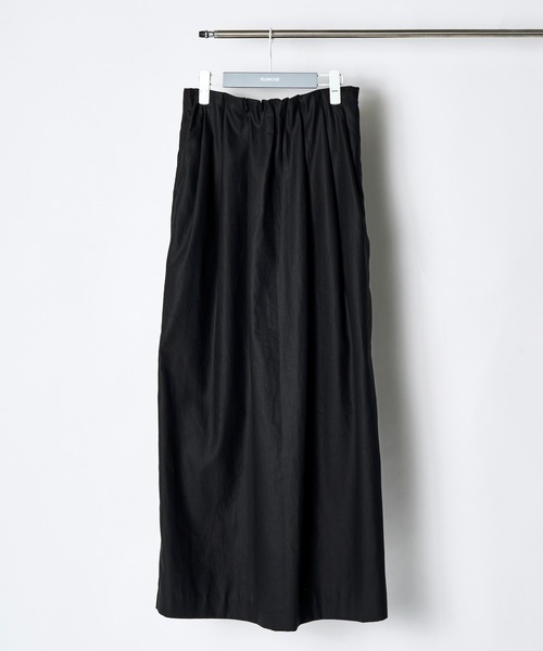 RUMCHE（ラムシェ）の「Tuck Gathered Skirt / タックギャザースカート（スカート・レディース・ベージュ/ブラック・FREE）」の2枚目の写真