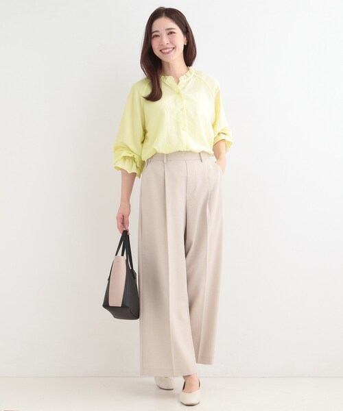 SHOO・LA・RUE（シューラルー）の「【洗濯後しわになりにくい/S-LL/UV】1枚で華やか　フリル使いがポイント　柔らかブラウス（シャツ/ブラウス・レディース・ライトイエロー系/ライトブルー/オフホワイト・01/04/03/02）」の19枚目の写真