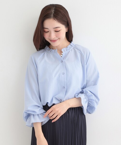 SHOO・LA・RUE（シューラルー）の「【洗濯後しわになりにくい/S-LL/UV】1枚で華やか　フリル使いがポイント　柔らかブラウス（シャツ/ブラウス・レディース・ライトイエロー系/ライトブルー/オフホワイト・01/04/03/02）」の21枚目の写真