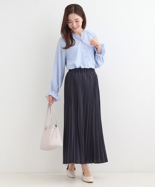 SHOO・LA・RUE（シューラルー）の「【洗濯後しわになりにくい/S-LL/UV】1枚で華やか　フリル使いがポイント　柔らかブラウス（シャツ/ブラウス・レディース・ライトイエロー系/ライトブルー/オフホワイト・01/04/03/02）」の5枚目の写真