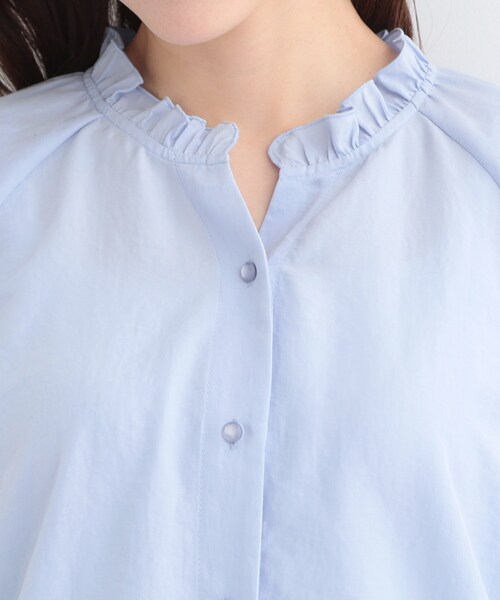 SHOO・LA・RUE（シューラルー）の「【洗濯後しわになりにくい/S-LL/UV】1枚で華やか　フリル使いがポイント　柔らかブラウス（シャツ/ブラウス・レディース・ライトイエロー系/ライトブルー/オフホワイト・01/04/03/02）」の10枚目の写真