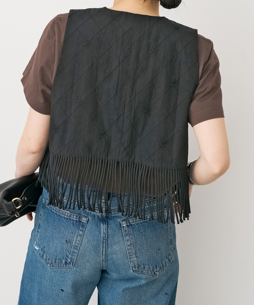 Spick & Span(スピックアンドスパン)の「crinkle crinkle crinkle 別注フリンジベスト*(その他アウター・レディース・ブラック/ブラウン・FREE)」の13枚目の写真