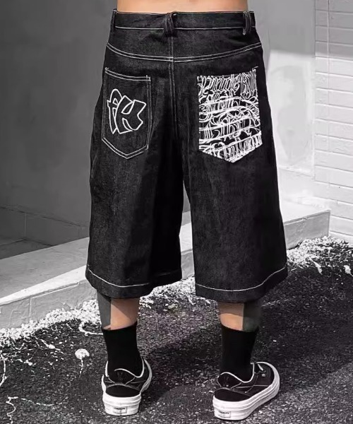 B.R.U（ブル）の「バッグ刺繍デニムハーフパンツ（デニムパンツ・メンズ・ブラック・MEDIUM/LARGE）」の2枚目の写真