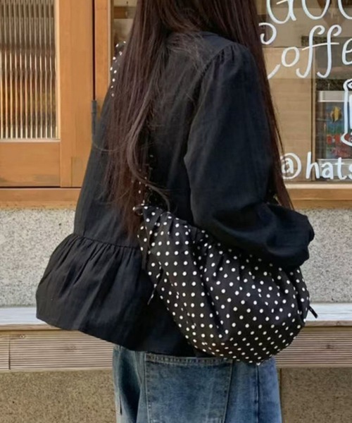 Lace Ladies(レースレディース)の「ドット柄 ハーフムーン フリル ショルダー バッグ(ショルダーバッグ・レディース・ブラック/ホワイト・FREE)」の4枚目の写真