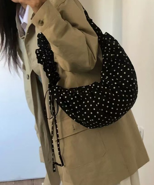 Lace Ladies(レースレディース)の「ドット柄 ハーフムーン フリル ショルダー バッグ(ショルダーバッグ・レディース・ブラック/ホワイト・FREE)」の6枚目の写真