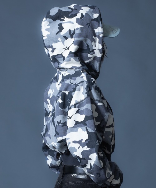 X-girl(エックスガール)の「HIBISCUS CAMOUFLAGE ZIP UP SWEAT HOODIE(パーカー・レディース・グレー/カモフラージュ・S/M)」の9枚目の写真