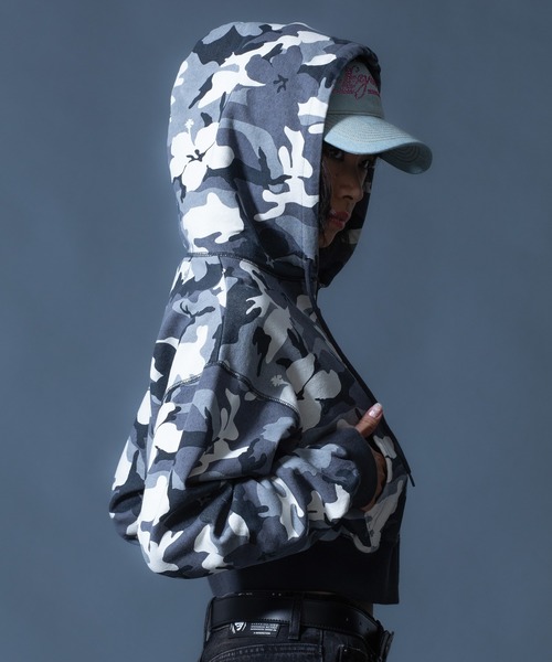 X-girl(エックスガール)の「HIBISCUS CAMOUFLAGE ZIP UP SWEAT HOODIE(パーカー・レディース・グレー/カモフラージュ・S/M)」の10枚目の写真
