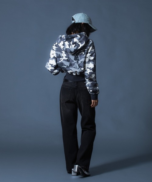 X-girl(エックスガール)の「HIBISCUS CAMOUFLAGE ZIP UP SWEAT HOODIE(パーカー・レディース・グレー/カモフラージュ・S/M)」の21枚目の写真