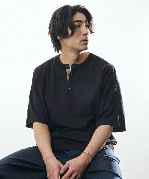 FREAK'S STORE（フリークスストア）の「限定展開 Relax Fit リラックスフィット クールタッチ 配色ヘンリーネック プルオーバー（その他トップス・メンズ・ブラック/チャコールグレー/ブラウン/ネイビー・LARGE/MEDIUM）」の5枚目の写真