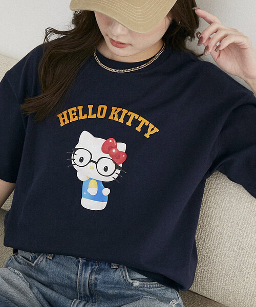 PUBLUX(パブリュクス)の「PUBLUX/パブリュクス ”SANRIO CHARACTERS/サンリオキャラクターズ” 眼鏡 カレッジ風 プリントTシャツ 限定展開(Tシャツ/カットソー・レディース・ブラック/ピンク/ライトグレー/ネイビー/オフホワイト/チャコールグレー・フリ-)」の5枚目の写真