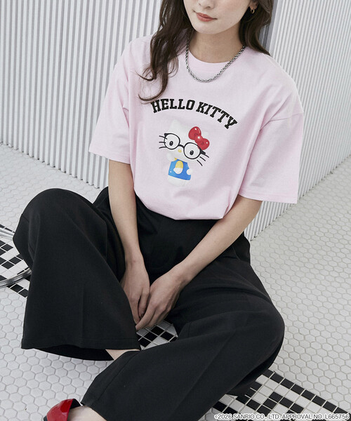 PUBLUX(パブリュクス)の「PUBLUX/パブリュクス ”SANRIO CHARACTERS/サンリオキャラクターズ” 眼鏡 カレッジ風 プリントTシャツ 限定展開(Tシャツ/カットソー・レディース・ブラック/ピンク/ライトグレー/ネイビー/オフホワイト/チャコールグレー・フリ-)」の6枚目の写真